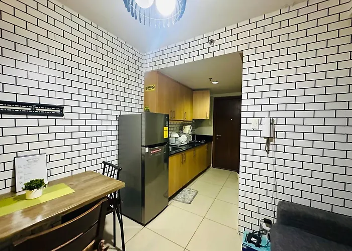 Simple Pasay Getaway - Entire For Rent *